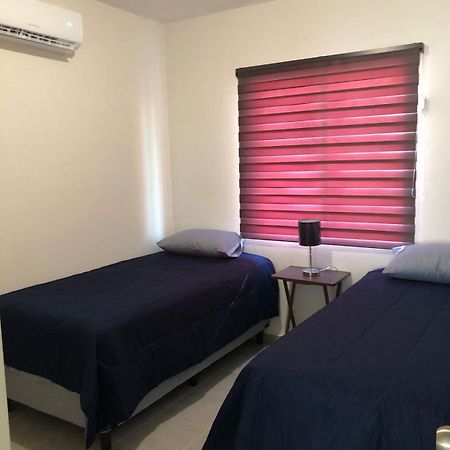 Apartamento Familiar Con Alberca En プレヤデルカーメン エクステリア 写真