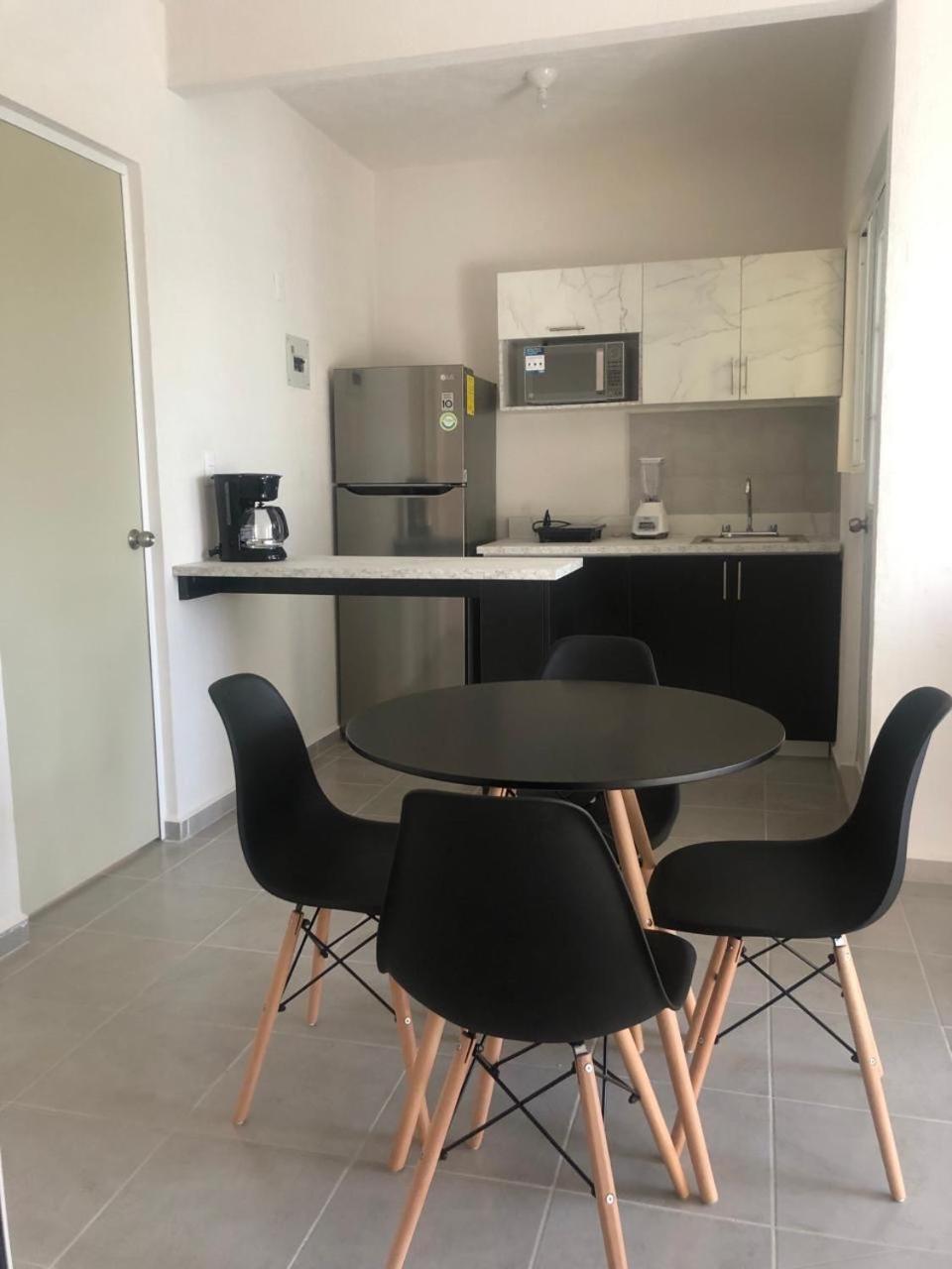Apartamento Familiar Con Alberca En プレヤデルカーメン エクステリア 写真
